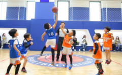 USBA美国篮球学院寒假带着孩子来到天津USBA美国篮球学院打球吧