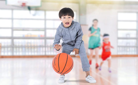 5岁孩子学篮球到西安usba美国篮球学院