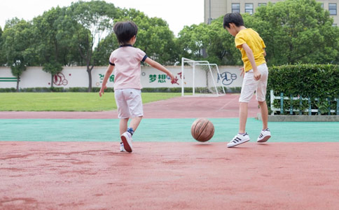 5岁孩子学篮球到西安usba美国篮球学院