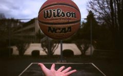 USBA美国篮球教育USBA篮球提醒你运球时应该注意什么