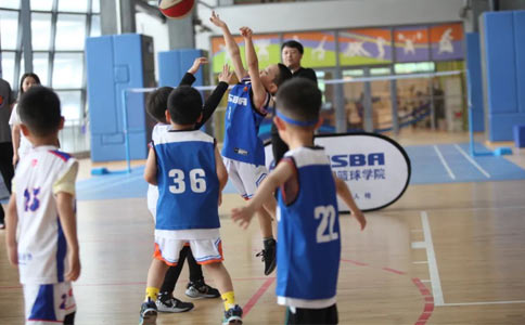 西安篮球培训机构排名-实力机构推荐西安usba美国篮球学院