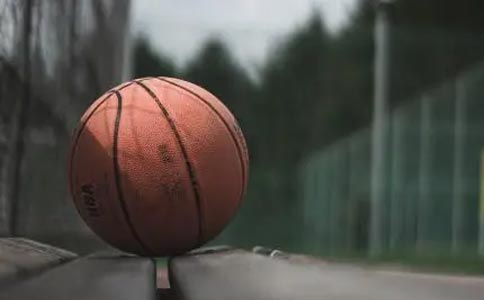 天津USBA美国篮球学院聘用专业的外籍教练为孩子进行篮球教育